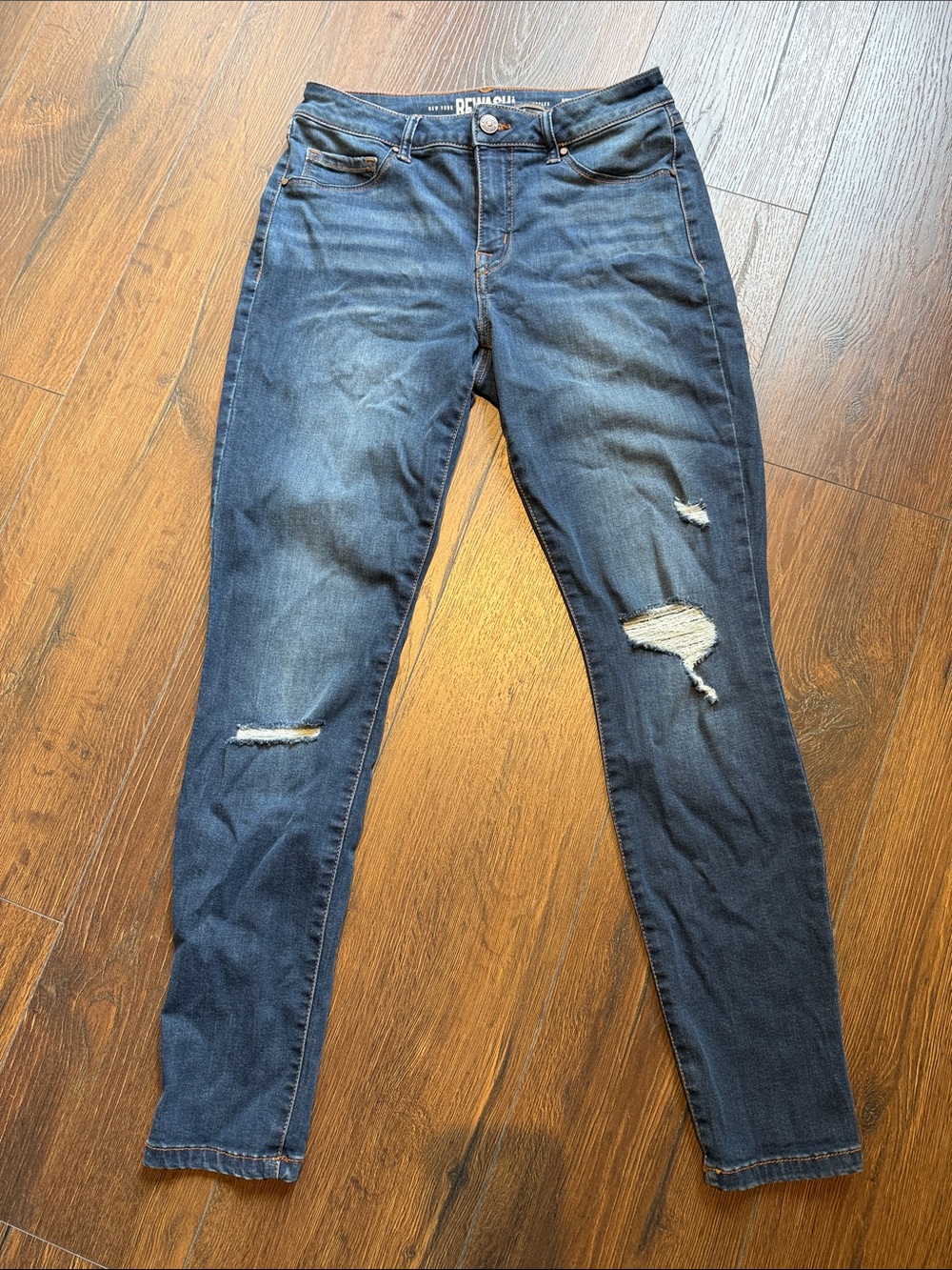 Rewash Skinny Jeans in Dark Blue Mid rise w/Distressed Detail 7/28